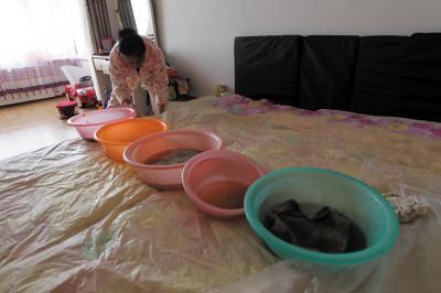 乐安楼上漏水，住户失联，小区没物管，业主维权难！律师来支招……